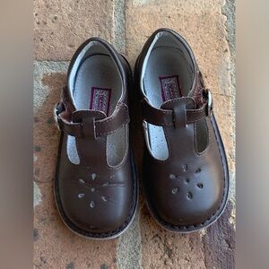 L’Amour Brown Shoes, C8